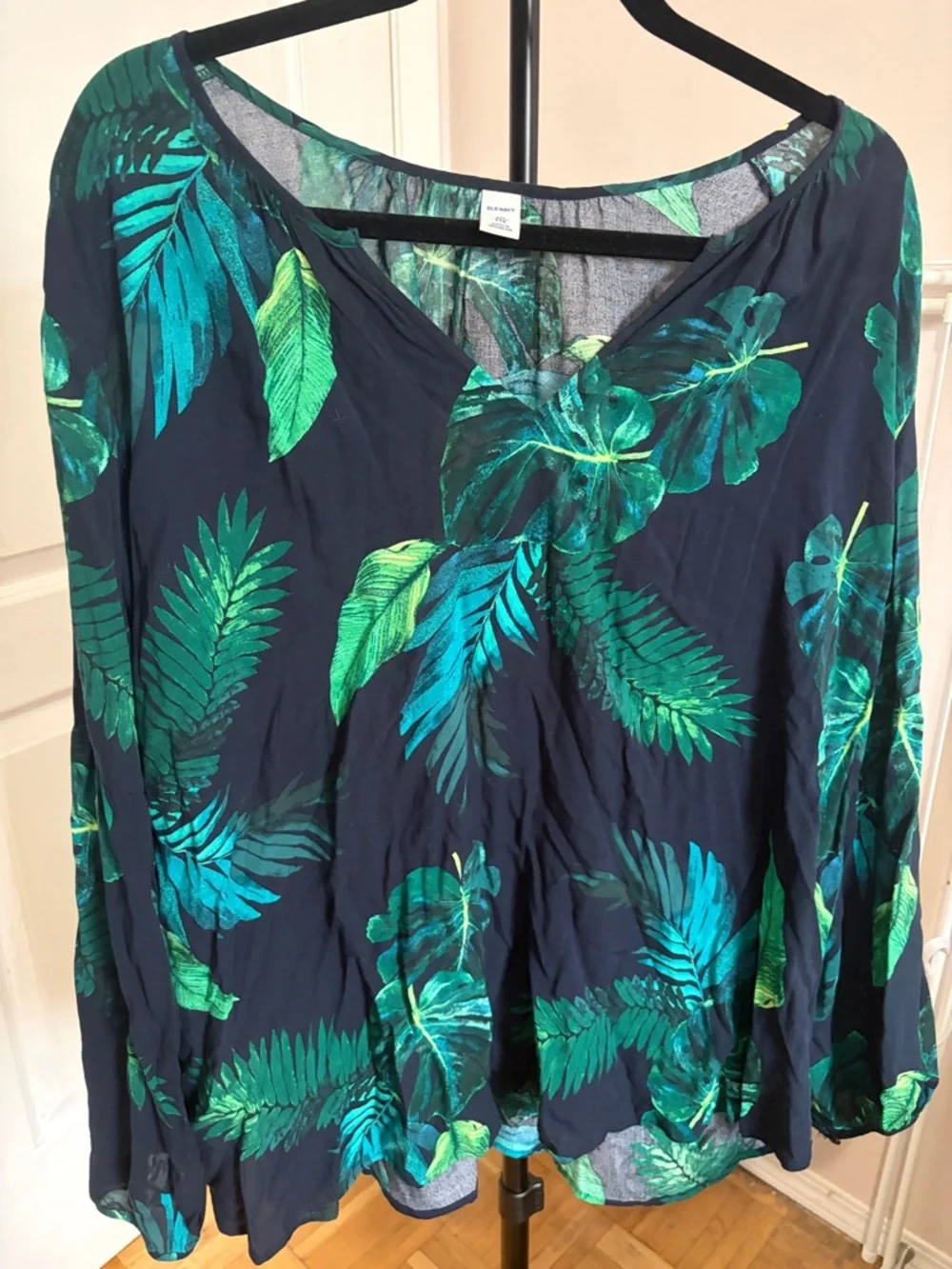 Old Navy Women’s Relaxed Split-Neck Tropical Leaves Blouse - Picture 3 of 4